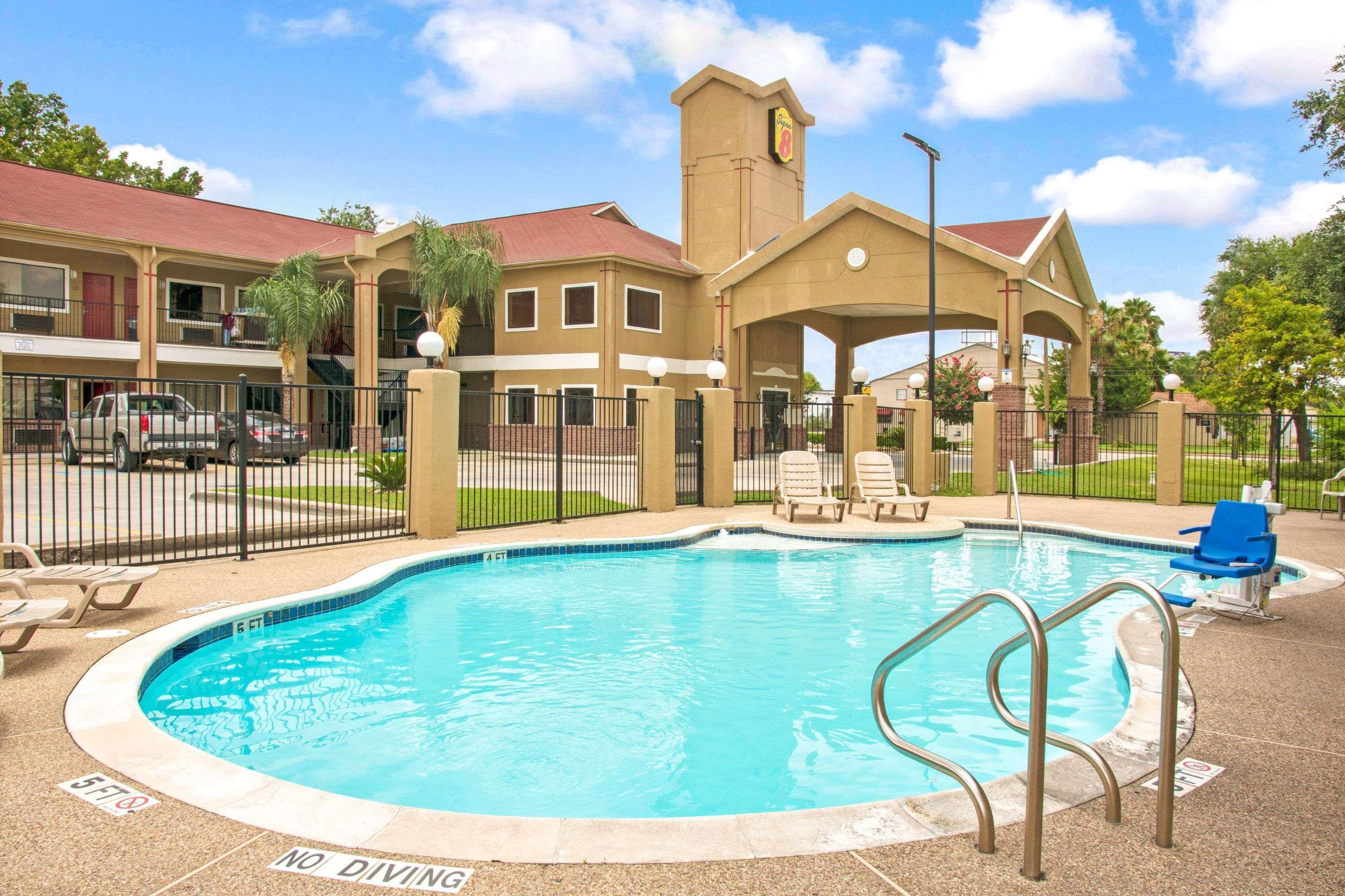 Super 8 By Wyndham Houston/Brookhollow Nw Eksteriør billede